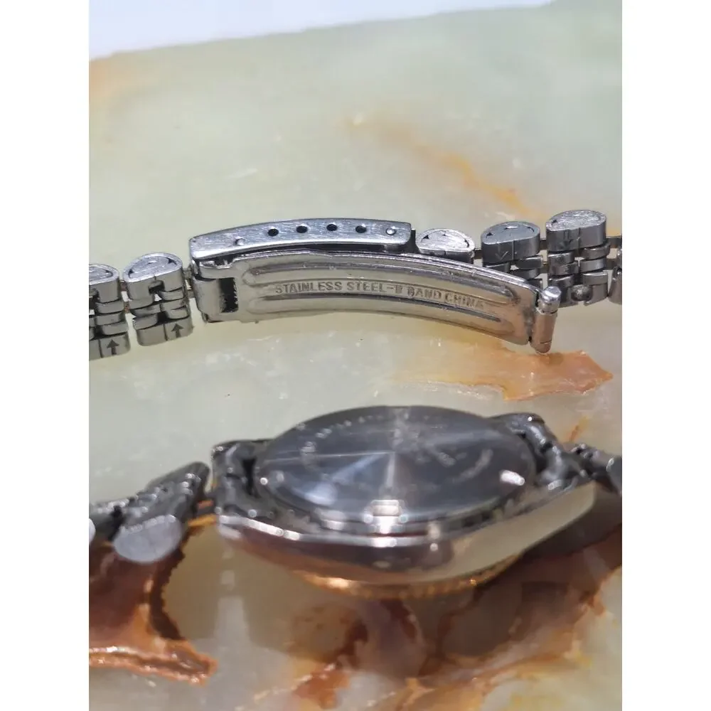 Vintage Pulsar V783-0020 Quartz Two Tone Silver Dial Day Date Watch Japan